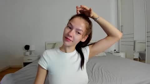 Snapshot of alexisyourdream chatting on September 10, 2025, 6:35 am Alex online show from September 10, 2025, 6:35 am
