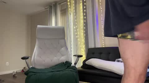 Snapshot of alexmanndickerson chatting on October 31, 2025, 5:03 pm Alex Mann online show from October 31, 2025, 5:03 pm