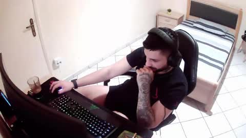 alexthepro00 online show from June 13, 2026, 5:44 pm