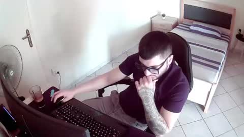 alexthepro00 online show from June 19, 2026, 1:04 pm