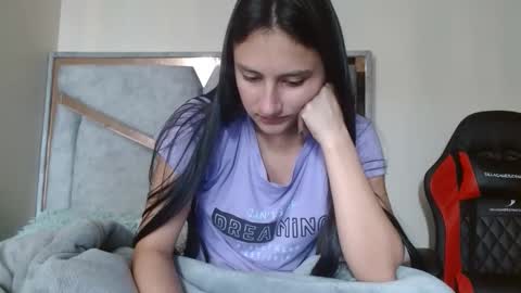 alex y luisa online show from April 13, 2026, 2:33 pm