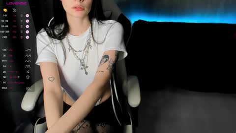 Alexa Bloom online show from December 19, 2025, 8:43 am