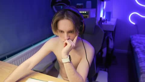 Alexycutie online show from April 26, 2026, 2:04 pm