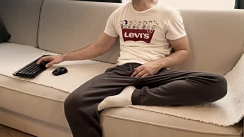 alfadreamer0011 online show from January 13, 2026, 11:26 am