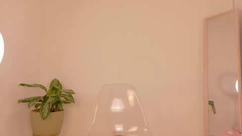 Snapshot of alia_peach_ chatting on December 4, 2025, 12:42 am Alia online show from December 4, 2025, 12:42 am