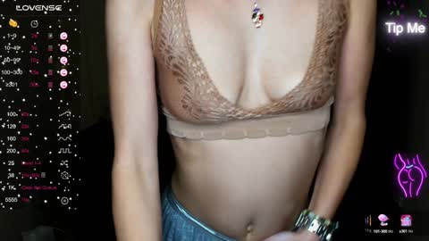 Snapshot of alianna_solo_kiss chatting on January 28, 2025, 9:41 am Alianna online show from January 28, 2025, 9:41 am