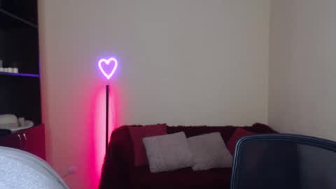 Snapshot of alianna_solo_kiss chatting on February 2, 2025, 3:28 pm Alianna online show from February 2, 2025, 3:28 pm