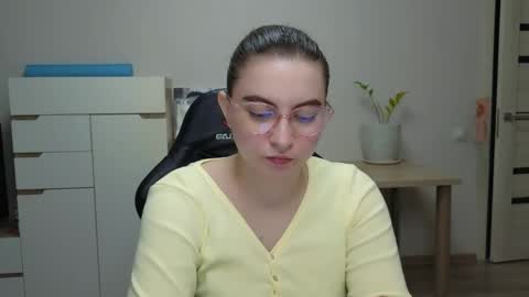 Alice online show from April 18, 2026, 8:42 pm