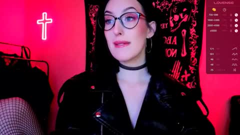 Snapshot of alice___mistress chatting on October 5, 2025, 12:53 am Miss Alice online show from October 5, 2025, 12:53 am