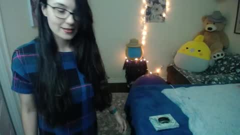 Snapshot of alice_asks chatting on October 1, 2025, 4:18 am Alice Asks online show from October 1, 2025, 4:18 am