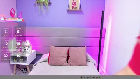 alice_brookss_ online show from October 7, 2025, 1:08 pm