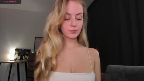 alice_dias online show from February 11, 2025, 2:24 pm