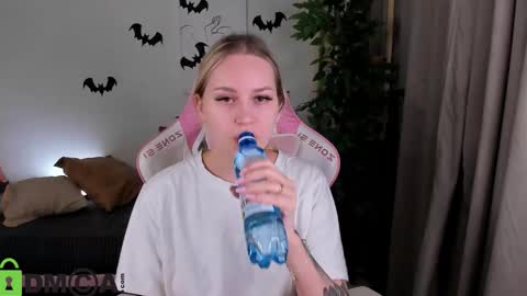 Alice online show from October 31, 2025, 9:49 pm