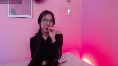 alice_in_hornyland_ online show from October 1, 2025, 11:44 pm