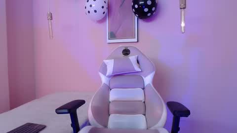 alice_in_hornyland_ online show from October 6, 2025, 8:06 pm