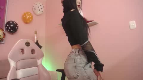 alice_in_hornyland_ online show from October 18, 2025, 8:42 pm