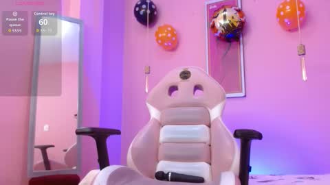 alice_in_hornyland_ online show from November 4, 2025, 8:19 pm