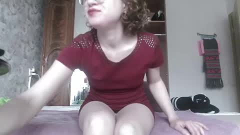 Snapshot of alice_peach chatting on March 3, 2025, 12:27 pm bigclit daddy squirt bigdildo fit online show from March 3, 2025, 12:27 pm