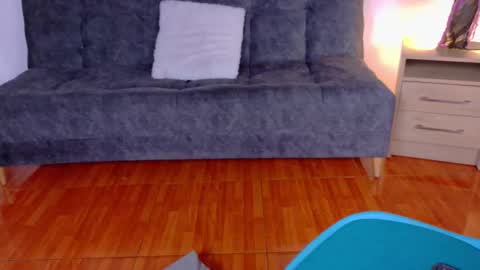 alice_rous21 online show from October 20, 2025, 2:06 pm