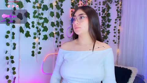 Snapshot of alice_samii chatting on October 8, 2025, 11:19 am Alice and Samii online show from October 8, 2025, 11:19 am