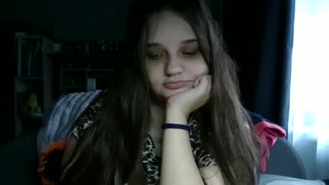 Snapshot of alice_shy14 chatting on October 23, 2025, 6:13 am Cristal online show from October 23, 2025, 6:13 am
