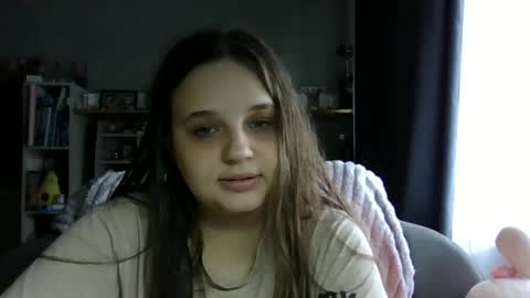 Snapshot of alice_shy14 chatting on October 24, 2025, 8:22 am Cristal online show from October 24, 2025, 8:22 am