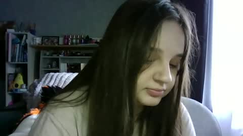 Snapshot of alice_shy14 chatting on October 25, 2025, 6:43 am Cristal online show from October 25, 2025, 6:43 am