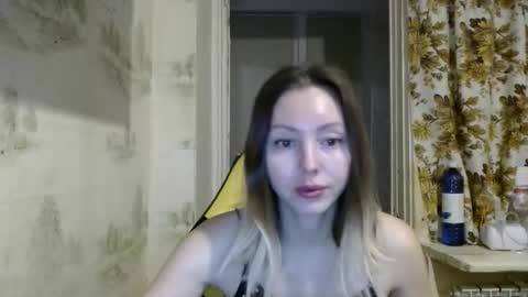 Snapshot of alice_smiles chatting on February 15, 2026, 9:55 pm Alice smiles online show from February 15, 2026, 9:55 pm