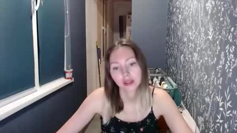 Snapshot of alice_smiles chatting on February 18, 2026, 11:01 pm Alice smiles online show from February 18, 2026, 11:01 pm