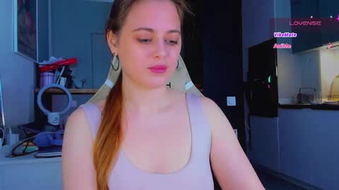 Snapshot of alice_wander chatting on April 24, 2026, 4:15 am Alice online show from April 24, 2026, 4:15 am