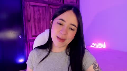 Snapshot of alicee_2 chatting on December 19, 2024, 8:13 pm Aliceee .. 97YP9VWGZHrefnav wishlist lists 1 online show from December 19, 2024, 8:13 pm