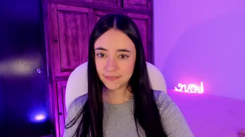 Snapshot of alicee_2 chatting on December 30, 2024, 6:05 pm Aliceee .. 97YP9VWGZHrefnav wishlist lists 1 online show from December 30, 2024, 6:05 pm