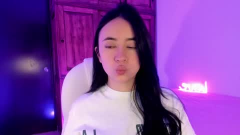 Snapshot of alicee_2 chatting on February 12, 2025, 8:07 pm Aliceee .. 97YP9VWGZHrefnav wishlist lists 1 online show from February 12, 2025, 8:07 pm