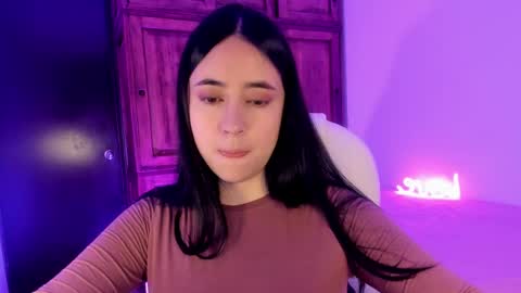 Snapshot of alicee_2 chatting on February 14, 2025, 5:03 pm Aliceee .. 97YP9VWGZHrefnav wishlist lists 1 online show from February 14, 2025, 5:03 pm
