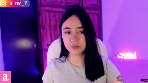 Snapshot of alicee_2 chatting on February 17, 2025, 6:04 pm Aliceee .. 97YP9VWGZHrefnav wishlist lists 1 online show from February 17, 2025, 6:04 pm