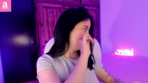 Snapshot of alicee_2 chatting on February 19, 2025, 8:10 pm Aliceee .. 97YP9VWGZHrefnav wishlist lists 1 online show from February 19, 2025, 8:10 pm