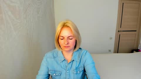 Alicee online show from April 19, 2026, 11:42 am