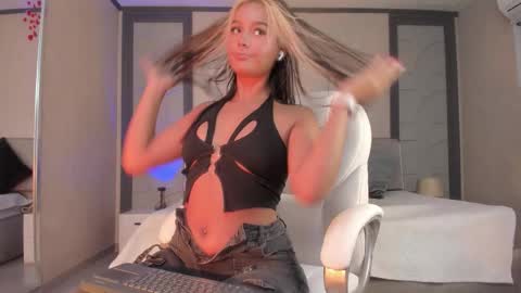 Snapshot of alicee_clark_ chatting on February 28, 2026, 12:39 pm alicee_clark_ online show from February 28, 2026, 12:39 pm