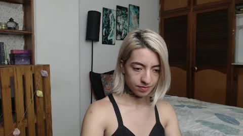 alicee_logan_ online show from April 1, 2026, 1:28 am
