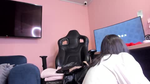 Snapshot of alicee_milf_ chatting on December 12, 2024, 12:33 pm Aleja online show from December 12, 2024, 12:33 pm