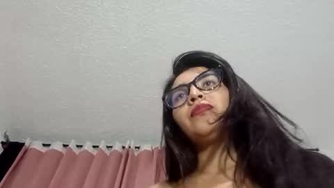 Snapshot of alicee_moon2 chatting on December 3, 2025, 7:16 am alicee_moon2 online show from December 3, 2025, 7:16 am