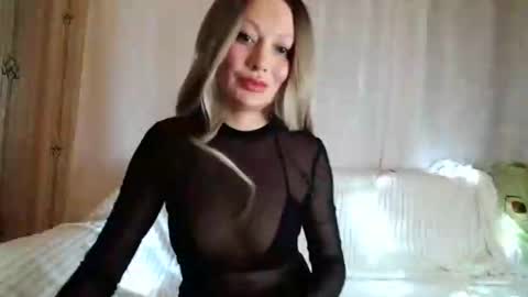 Snapshot of aliceehottie chatting on December 6, 2024, 3:55 pm AliceeHottie online show from December 6, 2024, 3:55 pm