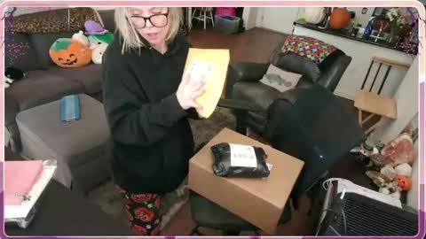 Alice Liddell online show from November 3, 2025, 7:15 pm