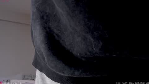 Elle online show from February 8, 2025, 11:44 am