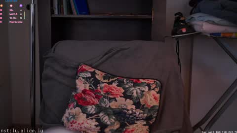 Elle online show from April 12, 2026, 5:34 am