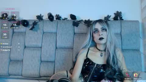 alicenoir_ online show from October 7, 2025, 11:35 pm