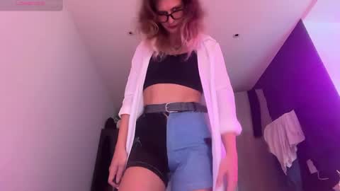 AlicePinkhead online show from May 22, 2026, 8:32 am
