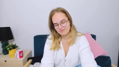 Snapshot of alicesensitive chatting on October 4, 2025, 6:22 am alicesensitive online show from October 4, 2025, 6:22 am