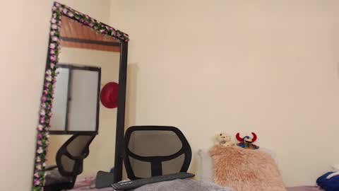 Snapshot of aliceusher_1 chatting on December 18, 2024, 1:05 am J Ruiz online show from December 18, 2024, 1:05 am