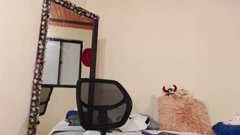 Snapshot of aliceusher_1 chatting on December 24, 2024, 11:00 pm J Ruiz online show from December 24, 2024, 11:00 pm